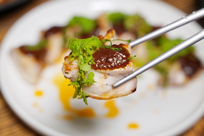 苗栗低調寶藏店「阿發西式小食室」,絕對是約會聚餐首選推薦!每道精緻擺盤的料理都只要$100~$200,真的相當平價,重點還很好吃又有特色! - 阿華田的美食日記