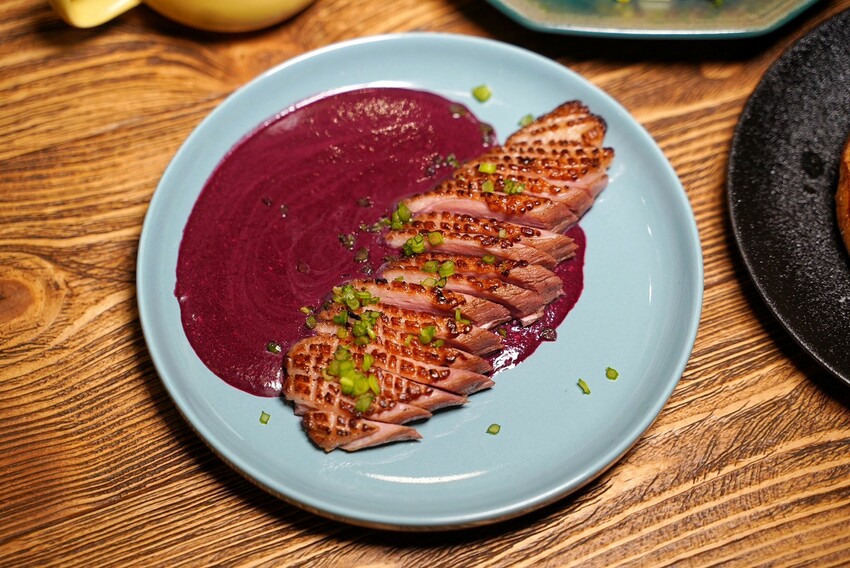 苗栗低調寶藏店「阿發西式小食室」,絕對是約會聚餐首選推薦!每道精緻擺盤的料理都只要$100~$200,真的相當平價,重點還很好吃又有特色! - 阿華田的美食日記