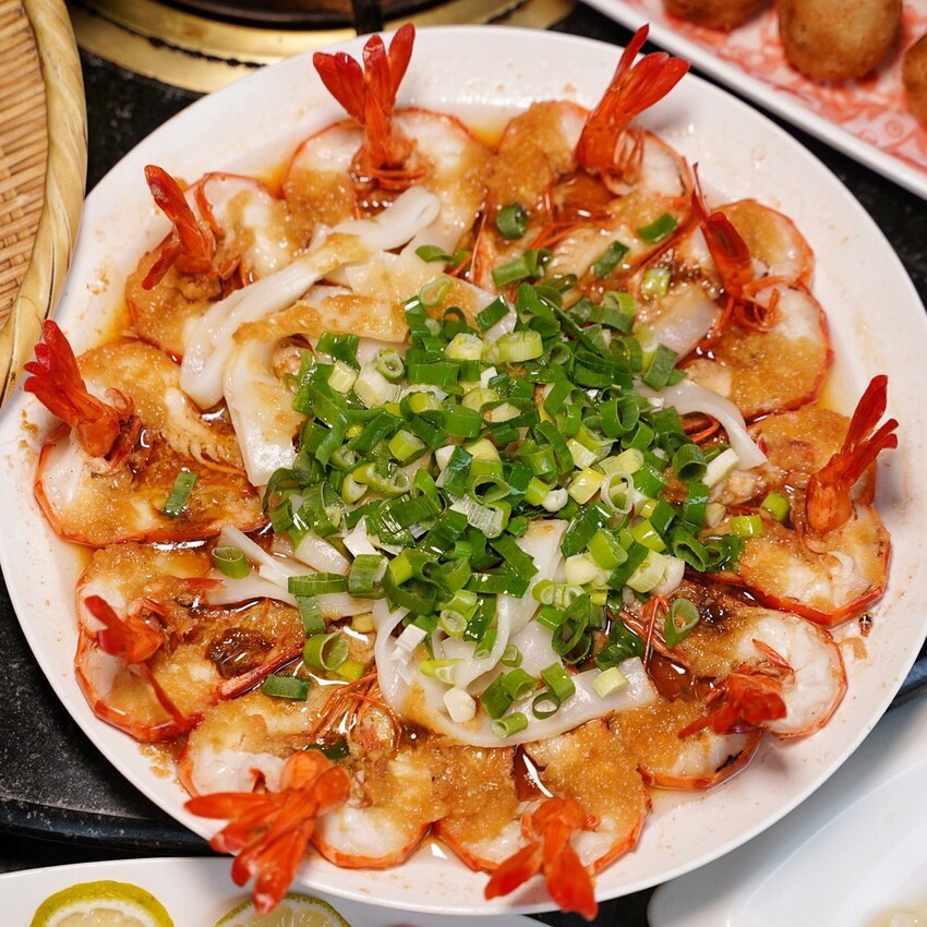 觀音山必吃平價土雞城「綠野山莊花園餐廳」,高雄大社在地30年老字號,鐵道送餐服務超級酷!雞肉料理多達30種選擇,聚餐首選推薦! - 阿華田的美食日記