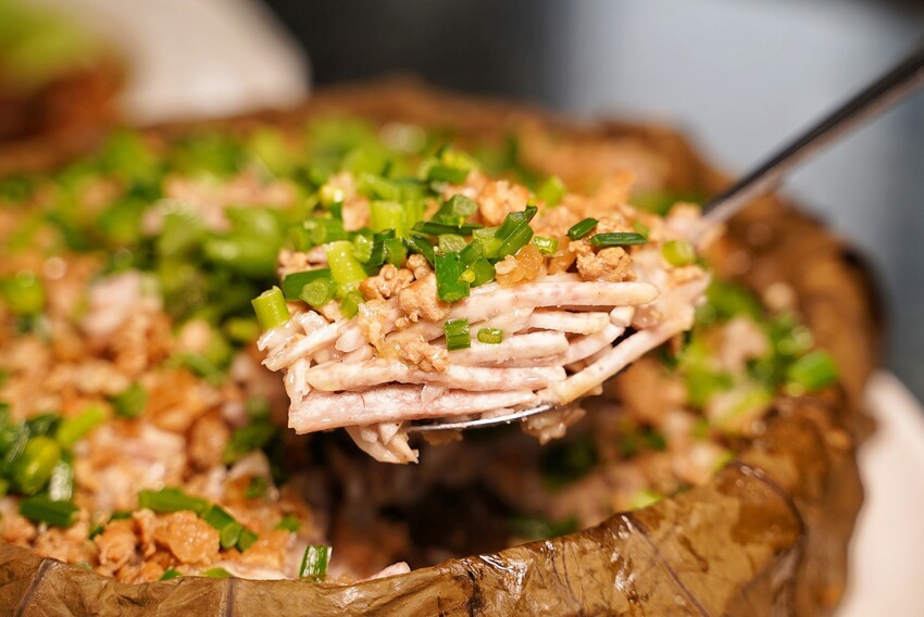 觀音山必吃平價土雞城「綠野山莊花園餐廳」,高雄大社在地30年老字號,鐵道送餐服務超級酷!雞肉料理多達30種選擇,聚餐首選推薦! - 阿華田的美食日記