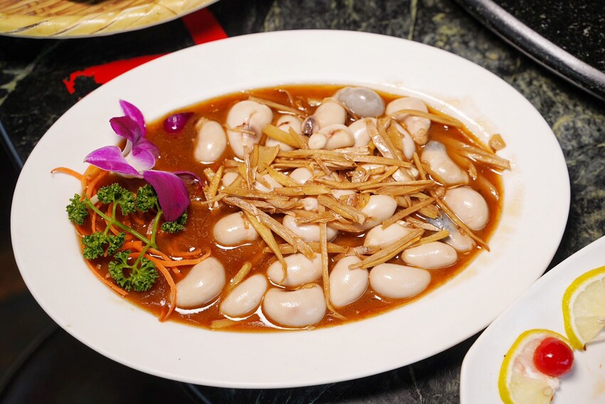 觀音山必吃平價土雞城「綠野山莊花園餐廳」,高雄大社在地30年老字號,鐵道送餐服務超級酷!雞肉料理多達30種選擇,聚餐首選推薦! - 阿華田的美食日記