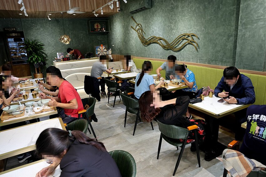 台中南屯必訪!湘春家鍋燒意麵、無限續小菜飲品、滬西麵食新體驗