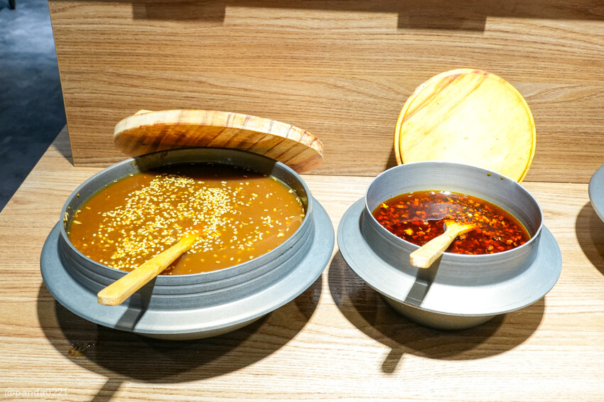 桃園中壢｜石拾伍石頭火鍋，爆炒香氣讓人流口水，手工沙茶必沾！