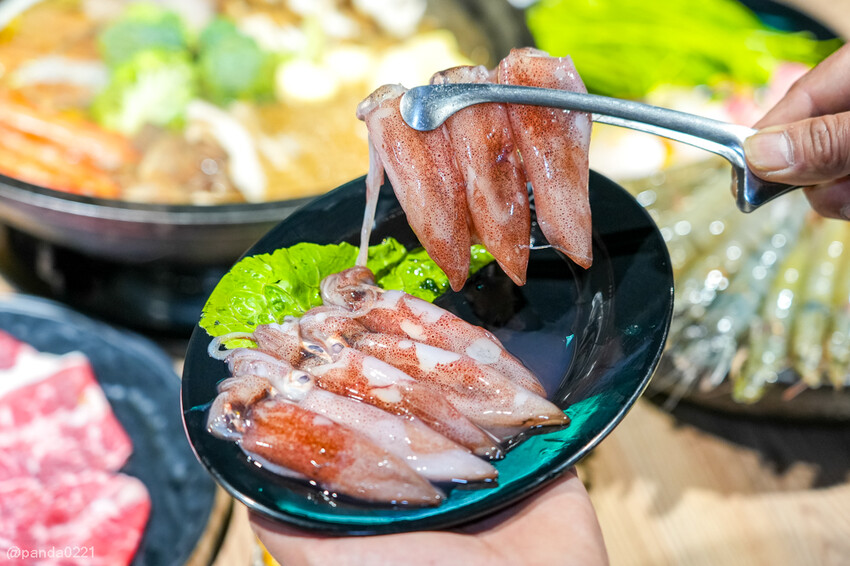 桃園中壢｜石拾伍石頭火鍋，爆炒香氣讓人流口水，手工沙茶必沾！