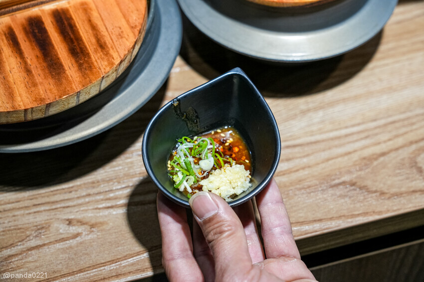 桃園中壢｜石拾伍石頭火鍋，爆炒香氣讓人流口水，手工沙茶必沾！