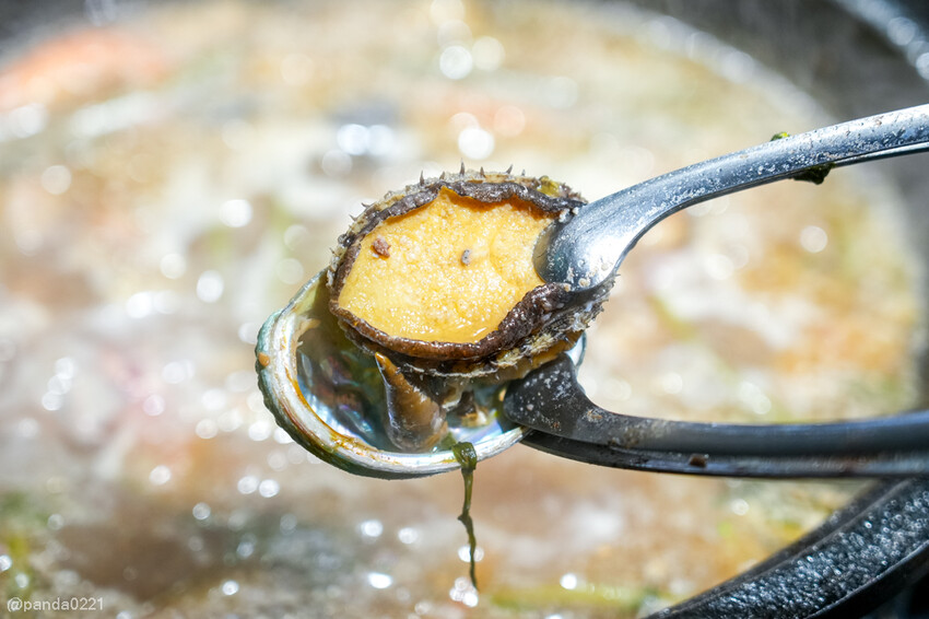 桃園中壢｜石拾伍石頭火鍋，爆炒香氣讓人流口水，手工沙茶必沾！