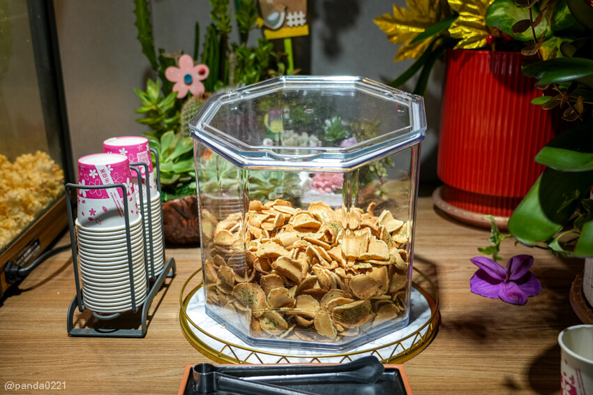 桃園中壢｜石拾伍石頭火鍋，爆炒香氣讓人流口水，手工沙茶必沾！