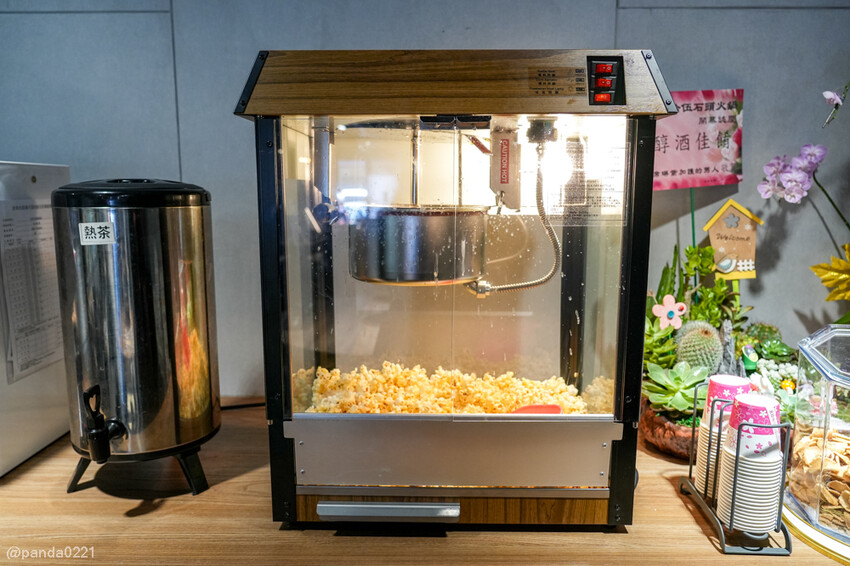 桃園中壢｜石拾伍石頭火鍋，爆炒香氣讓人流口水，手工沙茶必沾！