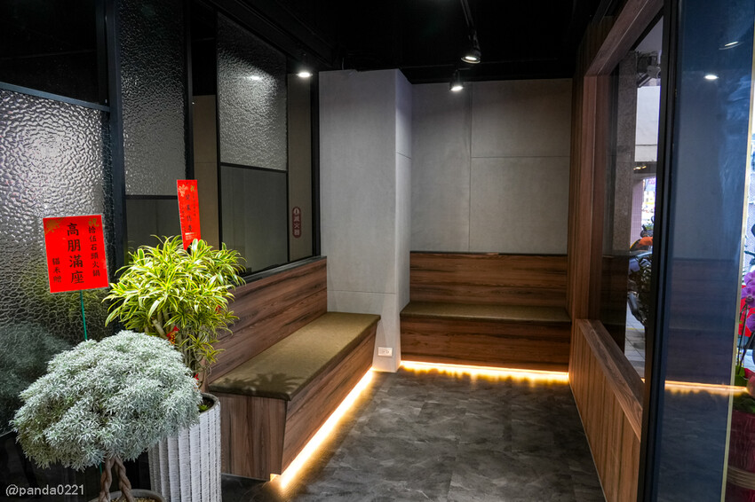 桃園中壢｜石拾伍石頭火鍋，爆炒香氣讓人流口水，手工沙茶必沾！