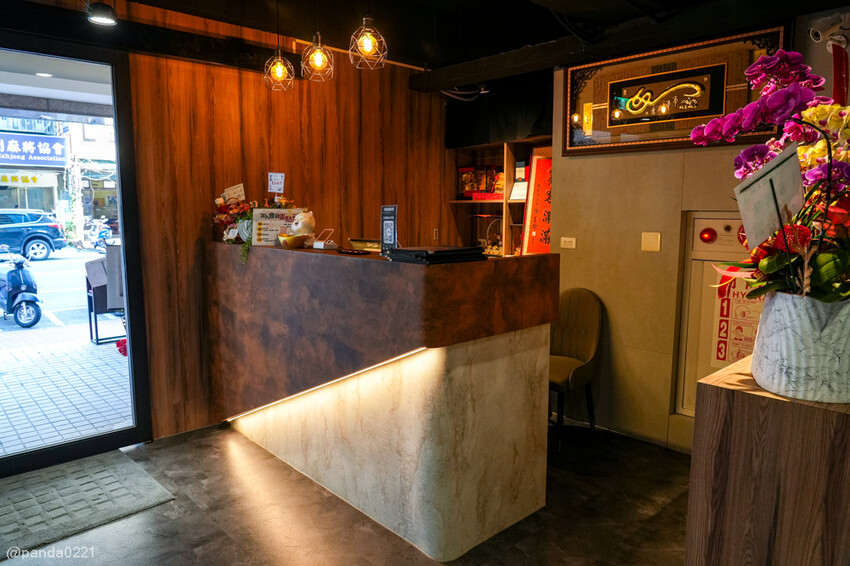 桃園中壢｜石拾伍石頭火鍋，爆炒香氣讓人流口水，手工沙茶必沾！