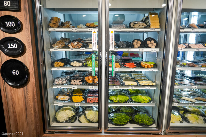 桃園中壢｜石拾伍石頭火鍋，爆炒香氣讓人流口水，手工沙茶必沾！