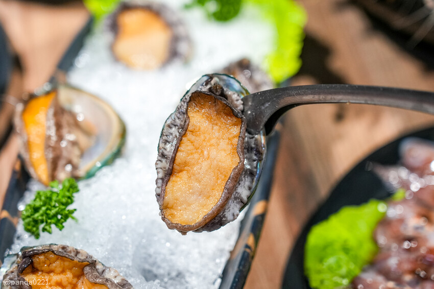 桃園中壢｜石拾伍石頭火鍋，爆炒香氣讓人流口水，手工沙茶必沾！
