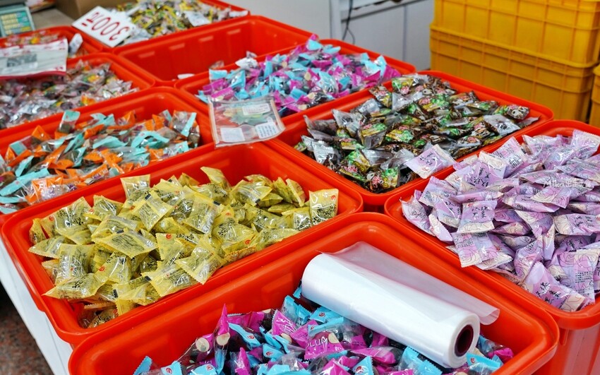 宜蘭百年老店【德合記蜜餞舖】，必買微燻李等古早味宜蘭美食大公開！