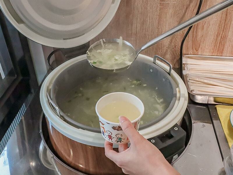 新村便當關新店來啦！招牌雜碎飯一吃就愛上，新竹眷村便當好滋味，園區外送首選！