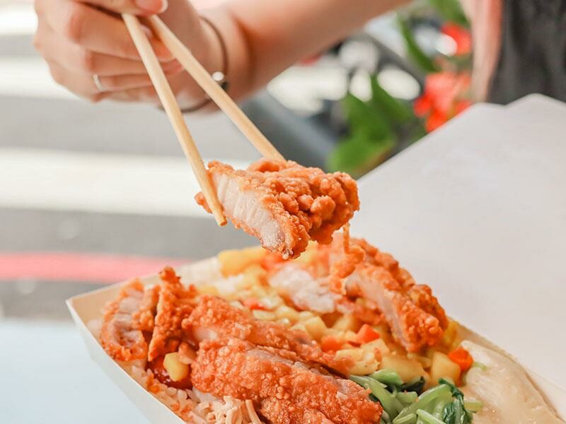 新村便當關新店來啦！招牌雜碎飯一吃就愛上，新竹眷村便當好滋味，園區外送首選！