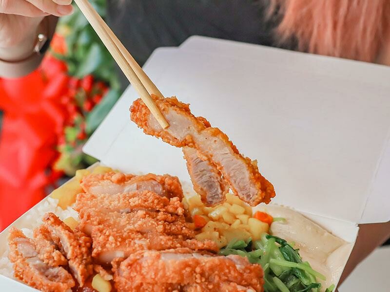 新村便當關新店來啦！招牌雜碎飯一吃就愛上，新竹眷村便當好滋味，園區外送首選！