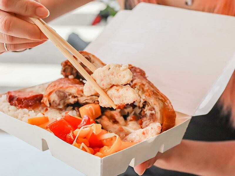 新村便當關新店來啦！招牌雜碎飯一吃就愛上，新竹眷村便當好滋味，園區外送首選！