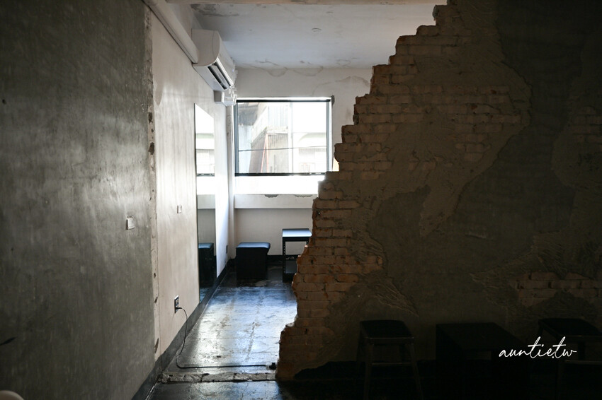 宜蘭咖啡廳新開幕!五結BlOCK COFFEE超吸睛工業風塗鴉,必喝濃郁澳式咖啡,還是寵物友善。