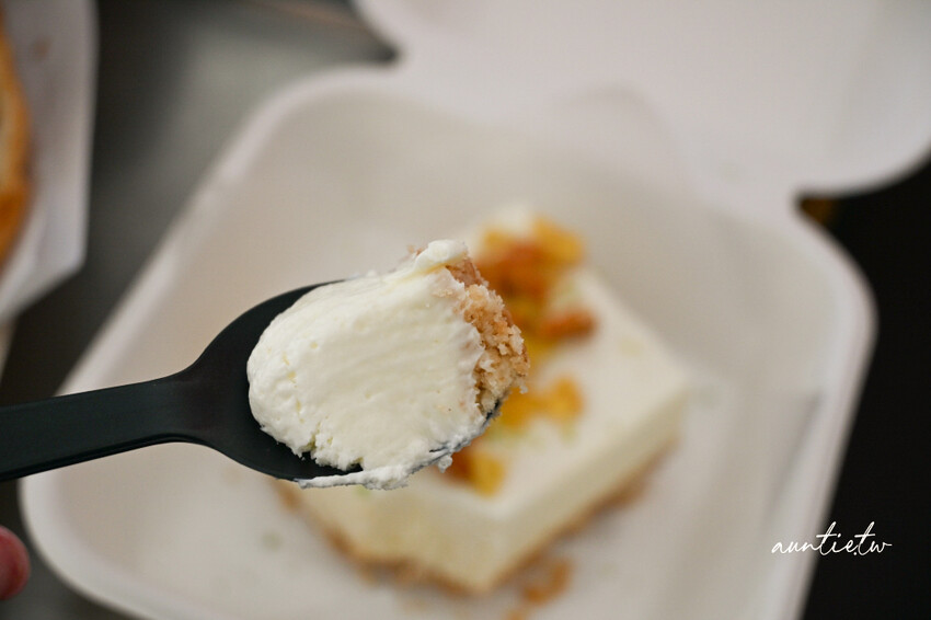 宜蘭咖啡廳新開幕!五結BlOCK COFFEE超吸睛工業風塗鴉,必喝濃郁澳式咖啡,還是寵物友善。