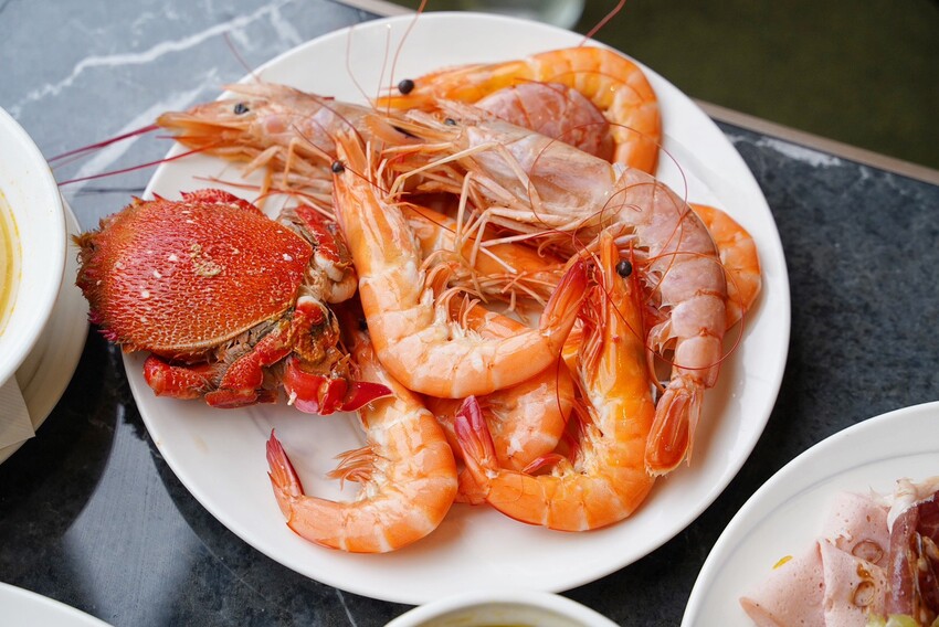 開箱新竹Buffet界黑馬「莫內饗宴」,必吃亮點一次告訴你!百道鮮奢料理隨你吃,完勝旭集!凡用餐還能免費體驗千坪休閒娛樂設施!(煙波大飯店新竹湖濱館) - 阿華田的美食日記