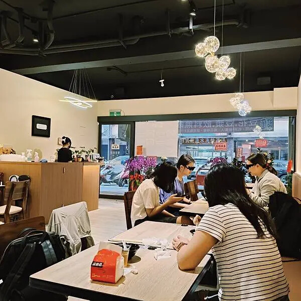 新北鶯歌麵享享牛肉麵~豚骨拉麵~內用點主餐~豆漿~豆花~飲料