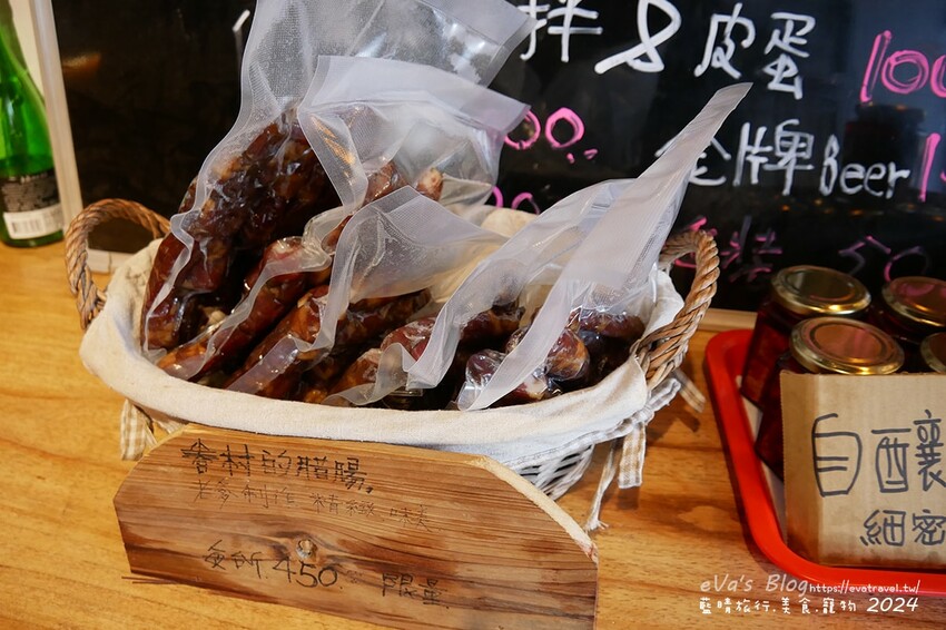 台東縣東河鄉【台東牛肉麵推薦】老爹廚房寵物友善餐廳｜清燉牛腩麵＋姥姥牛肉拌麵，白天是麵店、晚上變Lounge Bar！。台東小吃