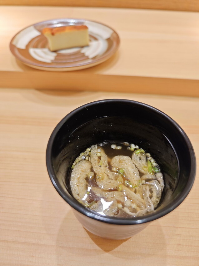 只有內行人才知道的私藏美味【騰壽司鍋物】探訪藝人圈口耳相傳的日式無菜單名店. - 老爺爺與小老婆