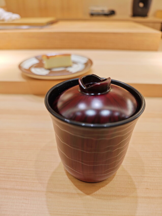 只有內行人才知道的私藏美味【騰壽司鍋物】探訪藝人圈口耳相傳的日式無菜單名店. - 老爺爺與小老婆