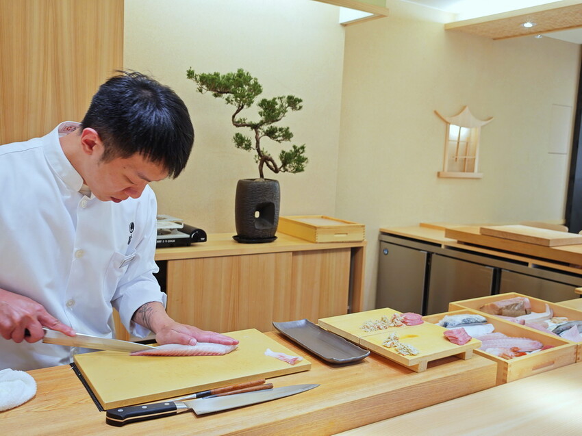 只有內行人才知道的私藏美味【騰壽司鍋物】探訪藝人圈口耳相傳的日式無菜單名店. - 老爺爺與小老婆