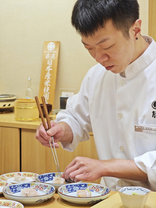 只有內行人才知道的私藏美味【騰壽司鍋物】探訪藝人圈口耳相傳的日式無菜單名店. - 老爺爺與小老婆