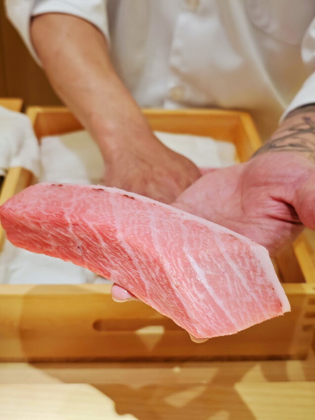 只有內行人才知道的私藏美味【騰壽司鍋物】探訪藝人圈口耳相傳的日式無菜單名店. - 老爺爺與小老婆