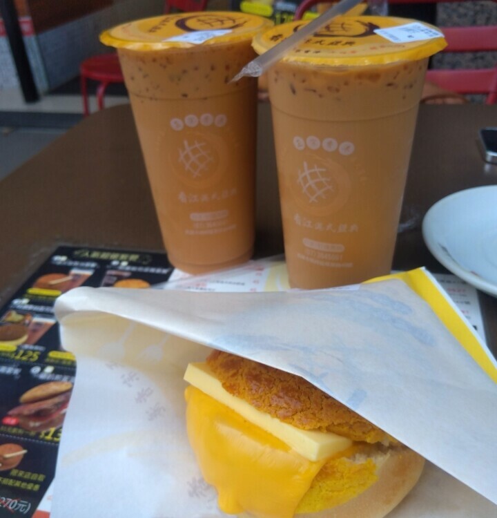 高雄市楠梓區【🍍高雄也有這麼Chill的港式下午茶!】香江港式波蘿茶飲 ✨彷彿瞬間飛到香港小旅行🌈