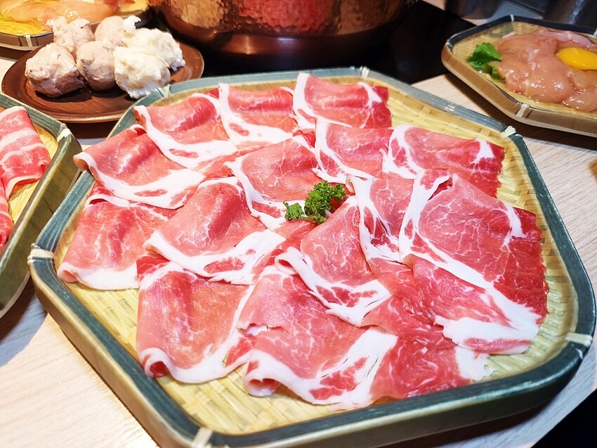 鍋泰暖｜員林最強泰式鍋物 火鍋控必朝聖 叻沙、肉骨茶湯底超濃郁 還有爆漿蝦球等你來試！ - 小企鵝生活趣