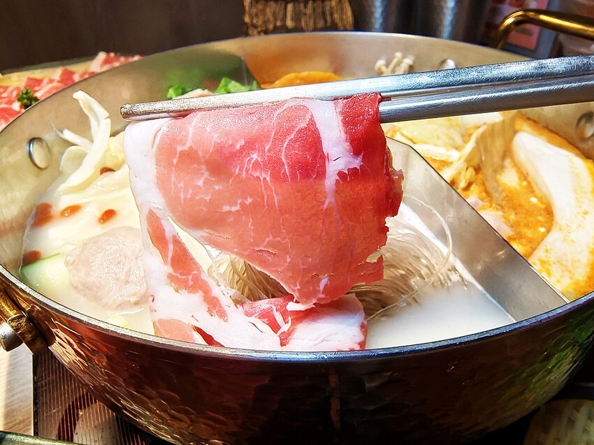 鍋泰暖｜員林最強泰式鍋物 火鍋控必朝聖 叻沙、肉骨茶湯底超濃郁 還有爆漿蝦球等你來試！ - 小企鵝生活趣