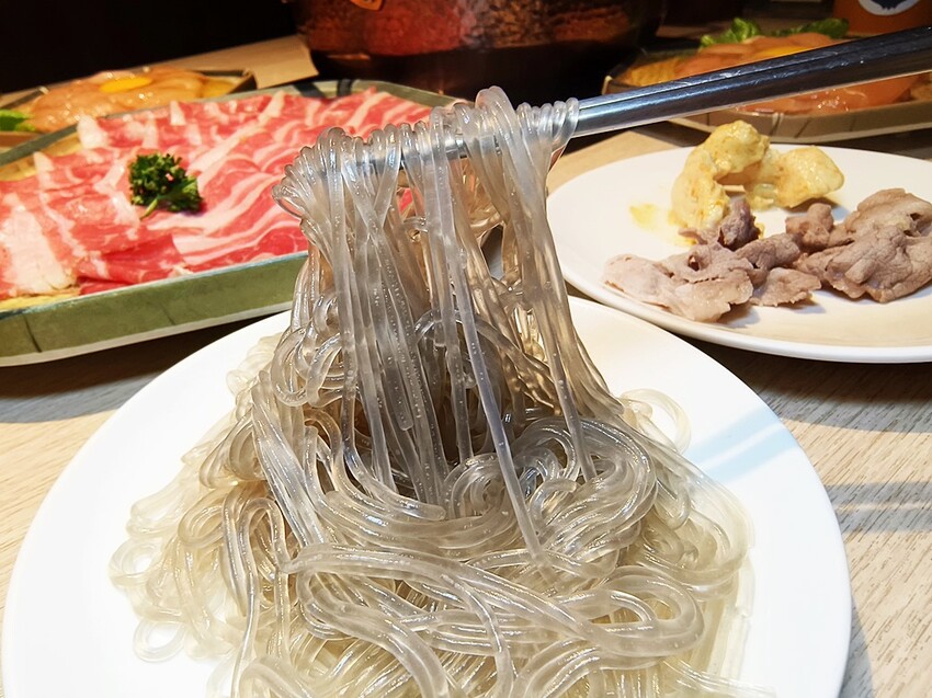 鍋泰暖｜員林最強泰式鍋物 火鍋控必朝聖 叻沙、肉骨茶湯底超濃郁 還有爆漿蝦球等你來試！ - 小企鵝生活趣