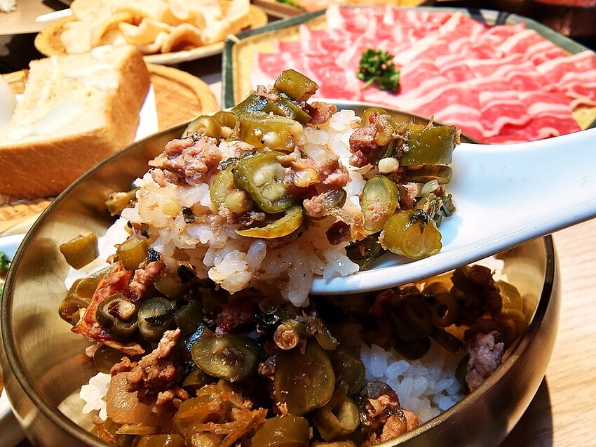 鍋泰暖｜員林最強泰式鍋物 火鍋控必朝聖 叻沙、肉骨茶湯底超濃郁 還有爆漿蝦球等你來試！ - 小企鵝生活趣