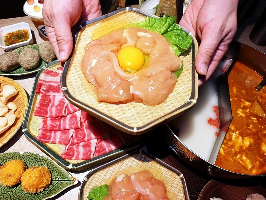 鍋泰暖｜員林最強泰式鍋物 火鍋控必朝聖 叻沙、肉骨茶湯底超濃郁 還有爆漿蝦球等你來試！ - 小企鵝生活趣