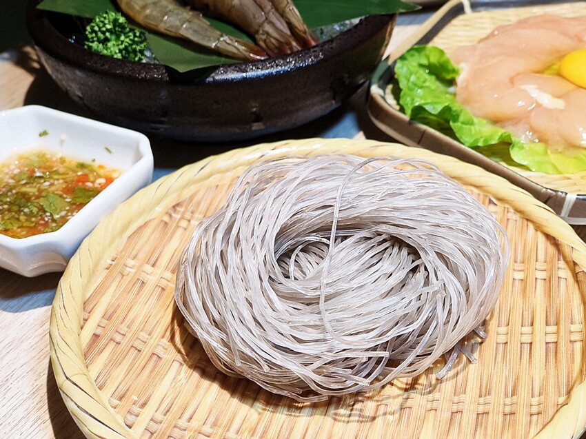 鍋泰暖｜員林最強泰式鍋物 火鍋控必朝聖 叻沙、肉骨茶湯底超濃郁 還有爆漿蝦球等你來試！ - 小企鵝生活趣