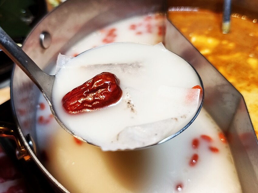 鍋泰暖｜員林最強泰式鍋物 火鍋控必朝聖 叻沙、肉骨茶湯底超濃郁 還有爆漿蝦球等你來試！ - 小企鵝生活趣