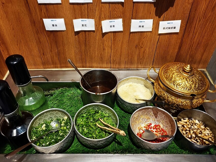 鍋泰暖｜員林最強泰式鍋物 火鍋控必朝聖 叻沙、肉骨茶湯底超濃郁 還有爆漿蝦球等你來試！ - 小企鵝生活趣