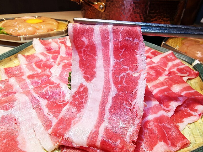 鍋泰暖｜員林最強泰式鍋物 火鍋控必朝聖 叻沙、肉骨茶湯底超濃郁 還有爆漿蝦球等你來試！ - 小企鵝生活趣