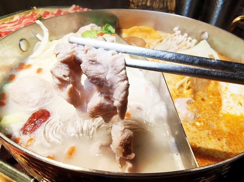 鍋泰暖｜員林最強泰式鍋物 火鍋控必朝聖 叻沙、肉骨茶湯底超濃郁 還有爆漿蝦球等你來試！ - 小企鵝生活趣