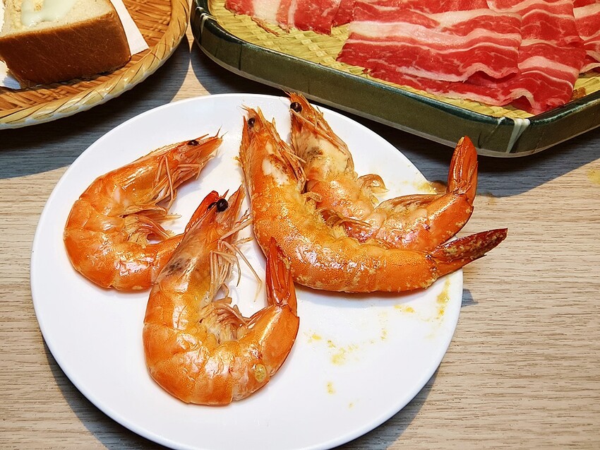 鍋泰暖｜員林最強泰式鍋物 火鍋控必朝聖 叻沙、肉骨茶湯底超濃郁 還有爆漿蝦球等你來試！ - 小企鵝生活趣