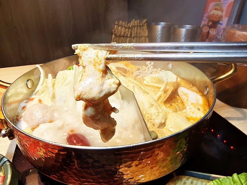 鍋泰暖｜員林最強泰式鍋物 火鍋控必朝聖 叻沙、肉骨茶湯底超濃郁 還有爆漿蝦球等你來試！ - 小企鵝生活趣