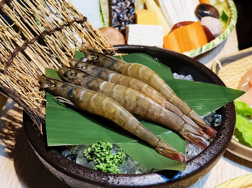 鍋泰暖｜員林最強泰式鍋物 火鍋控必朝聖 叻沙、肉骨茶湯底超濃郁 還有爆漿蝦球等你來試！ - 小企鵝生活趣
