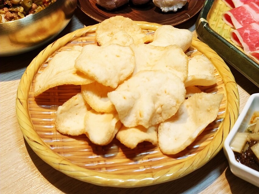 鍋泰暖｜員林最強泰式鍋物 火鍋控必朝聖 叻沙、肉骨茶湯底超濃郁 還有爆漿蝦球等你來試！ - 小企鵝生活趣