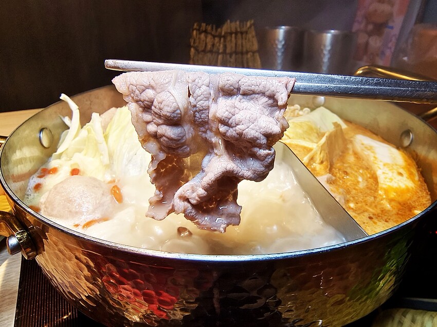 鍋泰暖｜員林最強泰式鍋物 火鍋控必朝聖 叻沙、肉骨茶湯底超濃郁 還有爆漿蝦球等你來試！ - 小企鵝生活趣