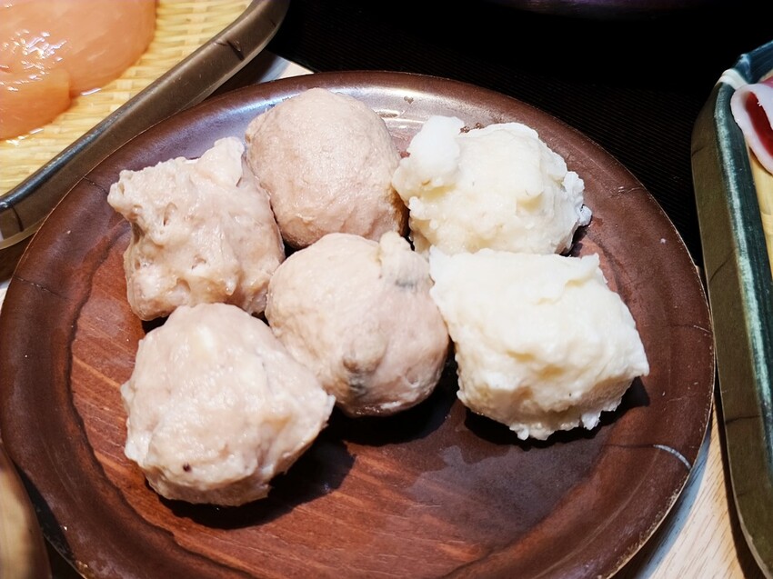 鍋泰暖｜員林最強泰式鍋物 火鍋控必朝聖 叻沙、肉骨茶湯底超濃郁 還有爆漿蝦球等你來試！ - 小企鵝生活趣