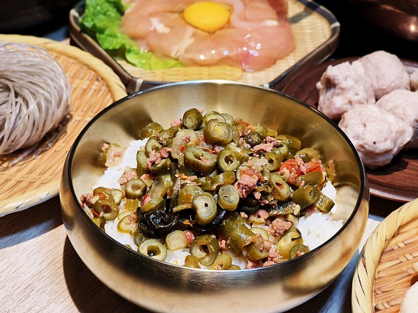 鍋泰暖｜員林最強泰式鍋物 火鍋控必朝聖 叻沙、肉骨茶湯底超濃郁 還有爆漿蝦球等你來試！ - 小企鵝生活趣