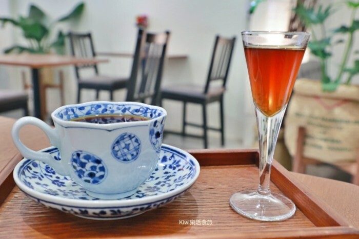 咖哩控必收!彰化隱藏版必咖哩BVKcurry,獨特咖哩、工業風環境一試難忘。